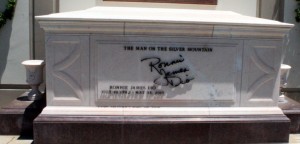 Ronnie_James_Dio_Tomb